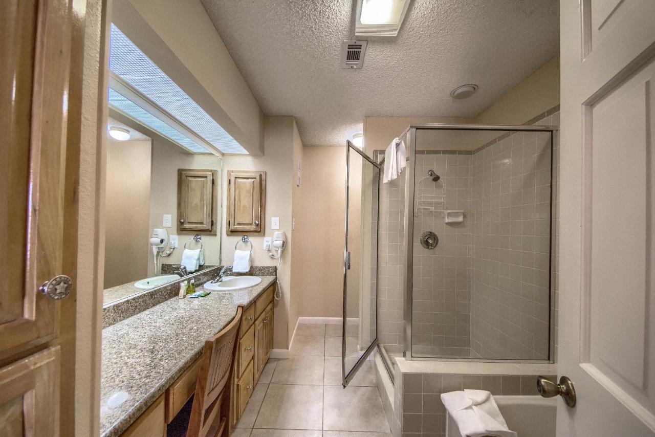 The Iron Cactus Condo On The Comal Cw C102 New Braunfels Exteriör bild