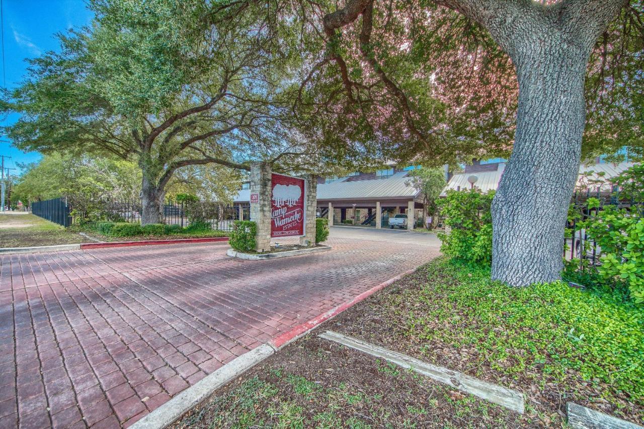 The Iron Cactus Condo On The Comal Cw C102 New Braunfels Exteriör bild