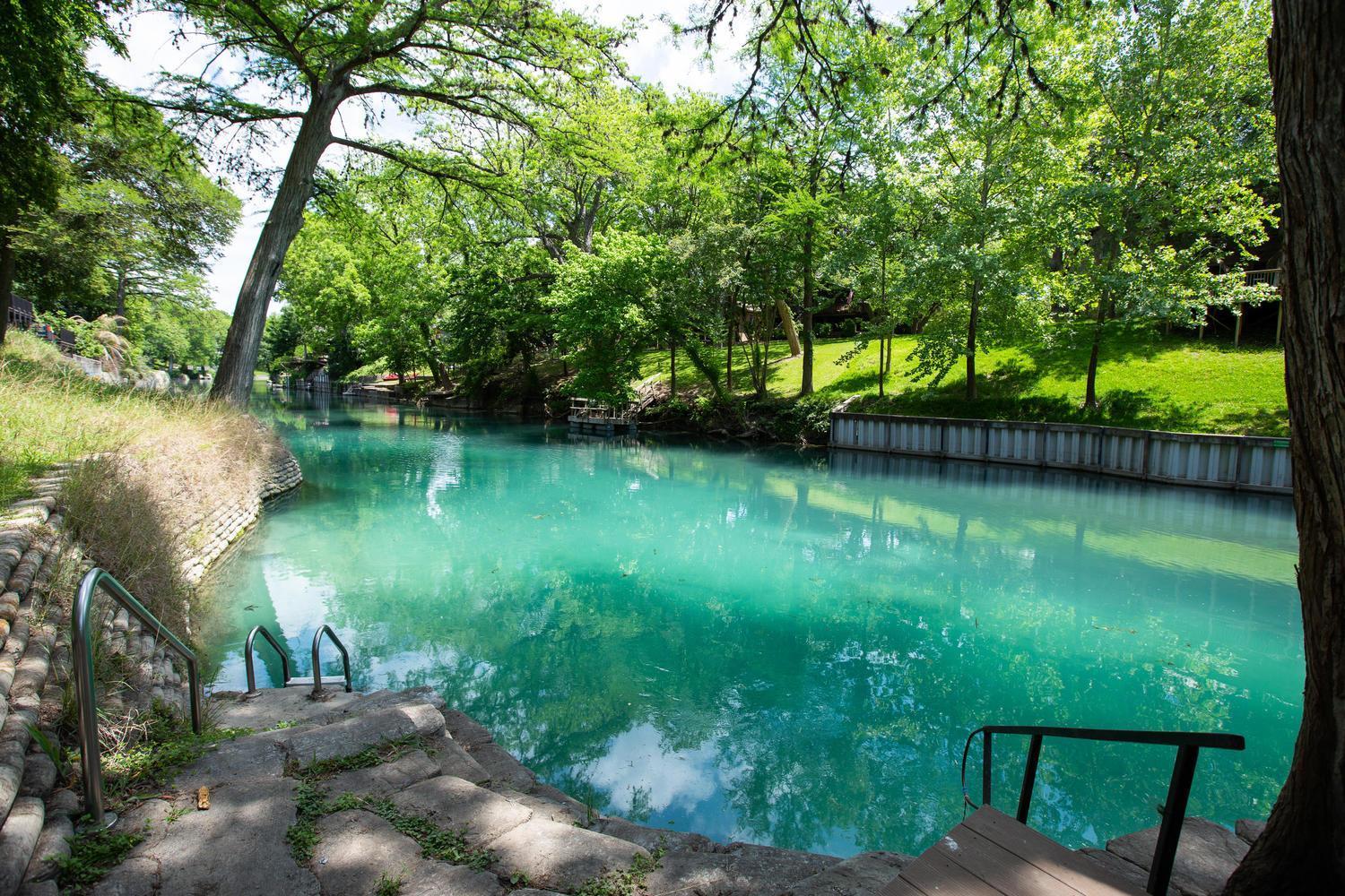 The Iron Cactus Condo On The Comal Cw C102 New Braunfels Exteriör bild
