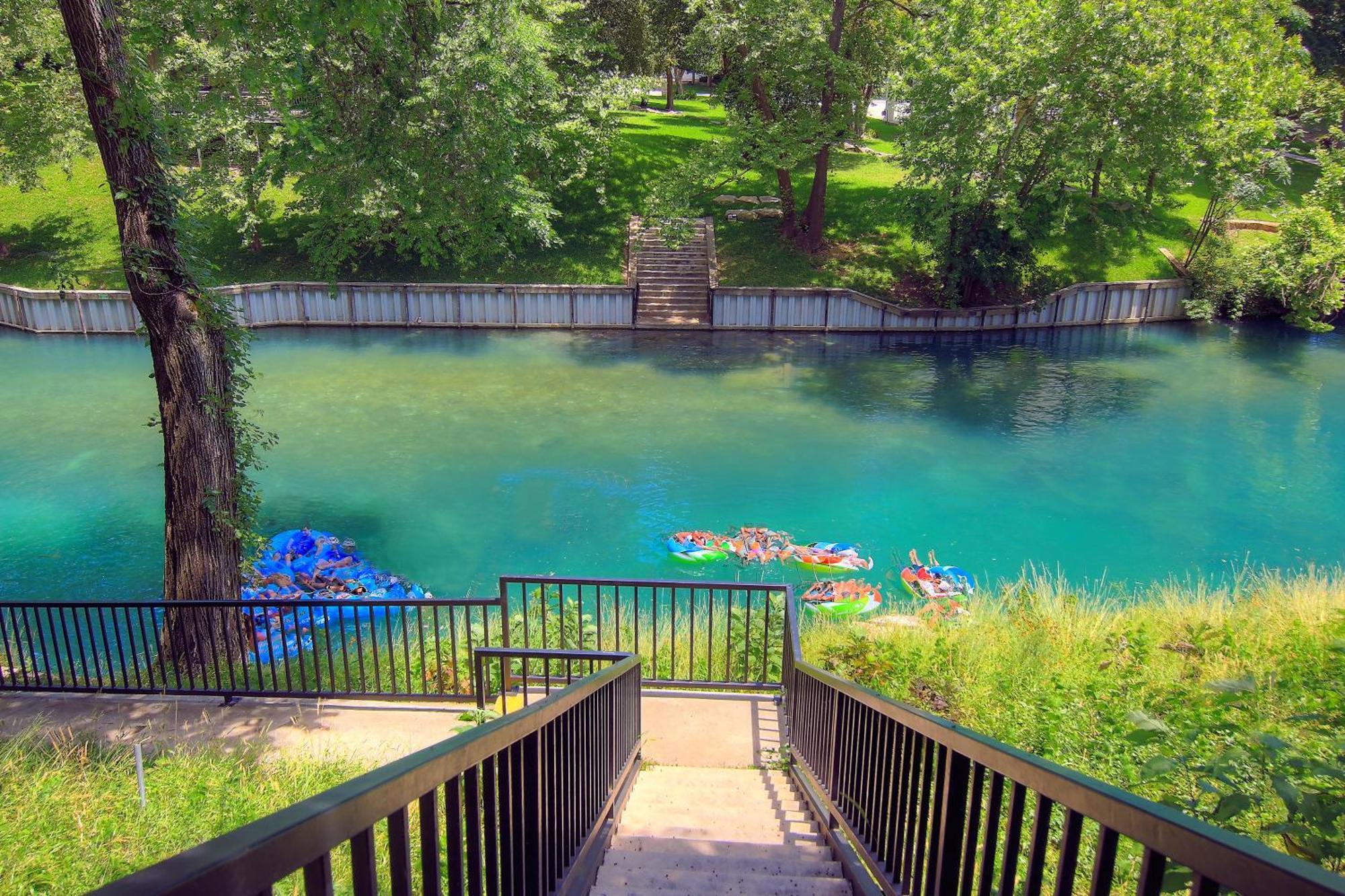 The Iron Cactus Condo On The Comal Cw C102 New Braunfels Exteriör bild