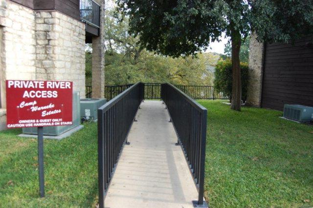 The Iron Cactus Condo On The Comal Cw C102 New Braunfels Exteriör bild