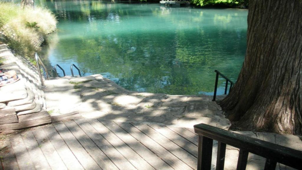 The Iron Cactus Condo On The Comal Cw C102 New Braunfels Exteriör bild