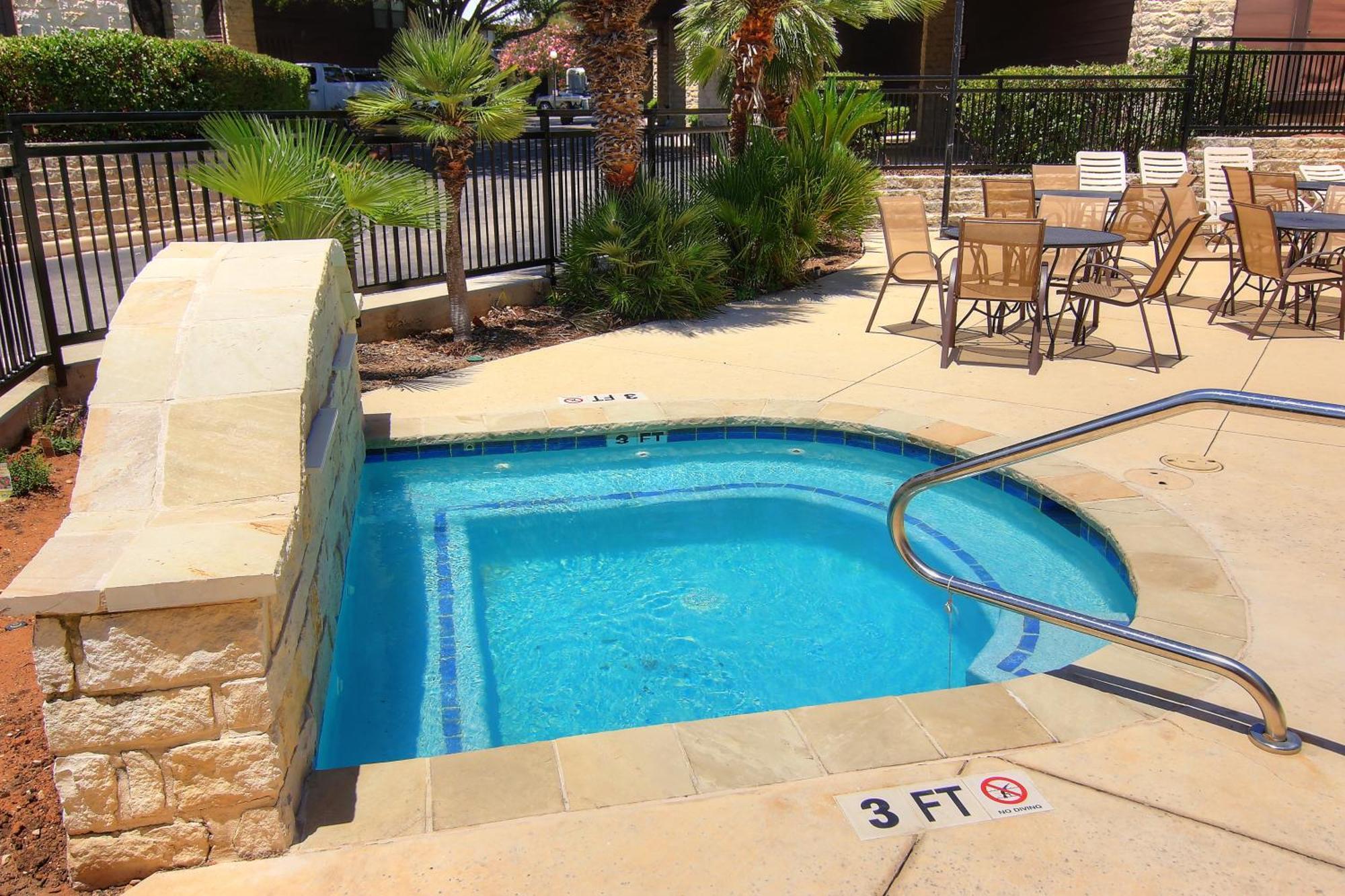 The Iron Cactus Condo On The Comal Cw C102 New Braunfels Exteriör bild