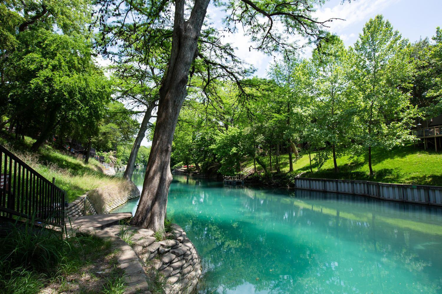 The Iron Cactus Condo On The Comal Cw C102 New Braunfels Exteriör bild