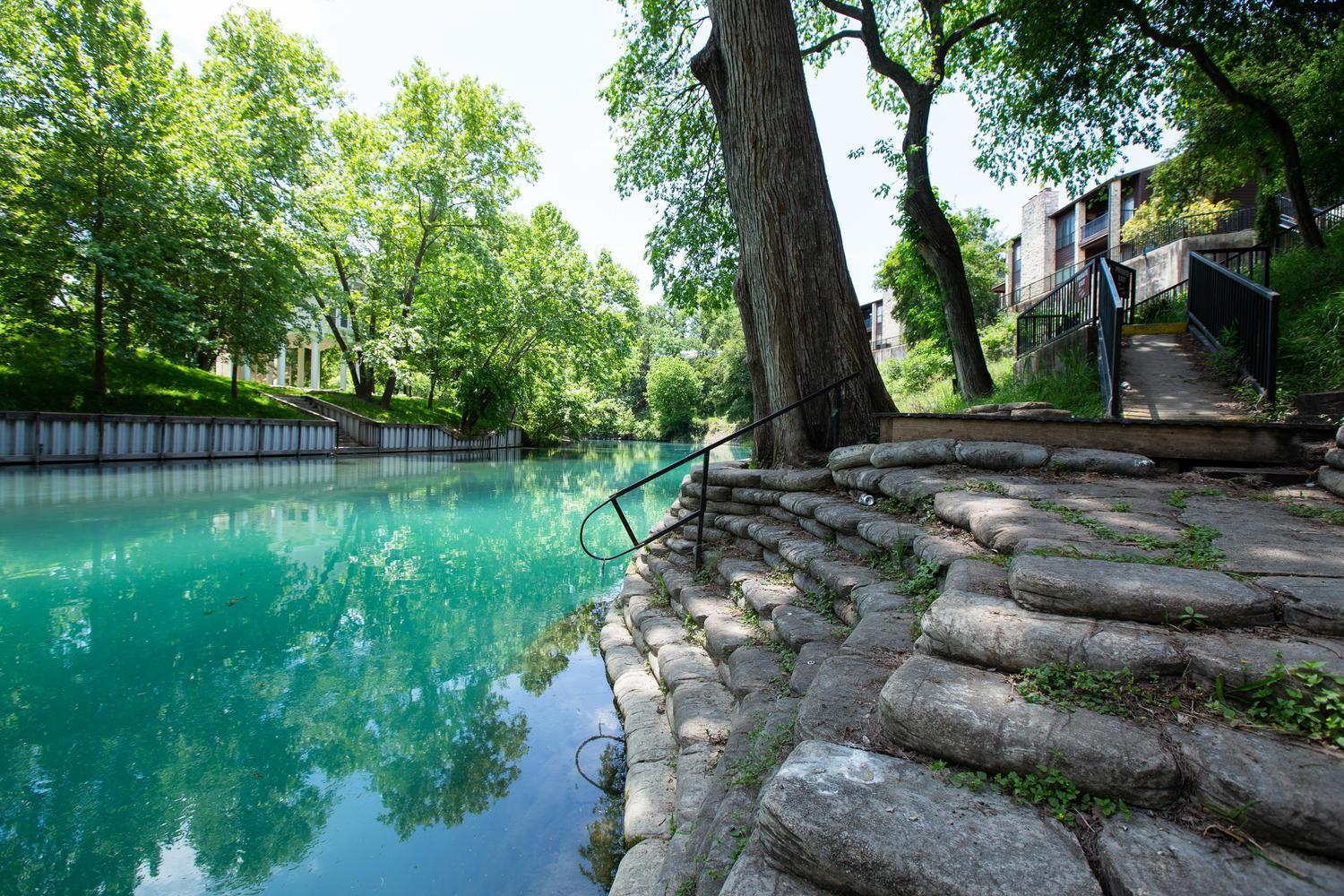 The Iron Cactus Condo On The Comal Cw C102 New Braunfels Exteriör bild