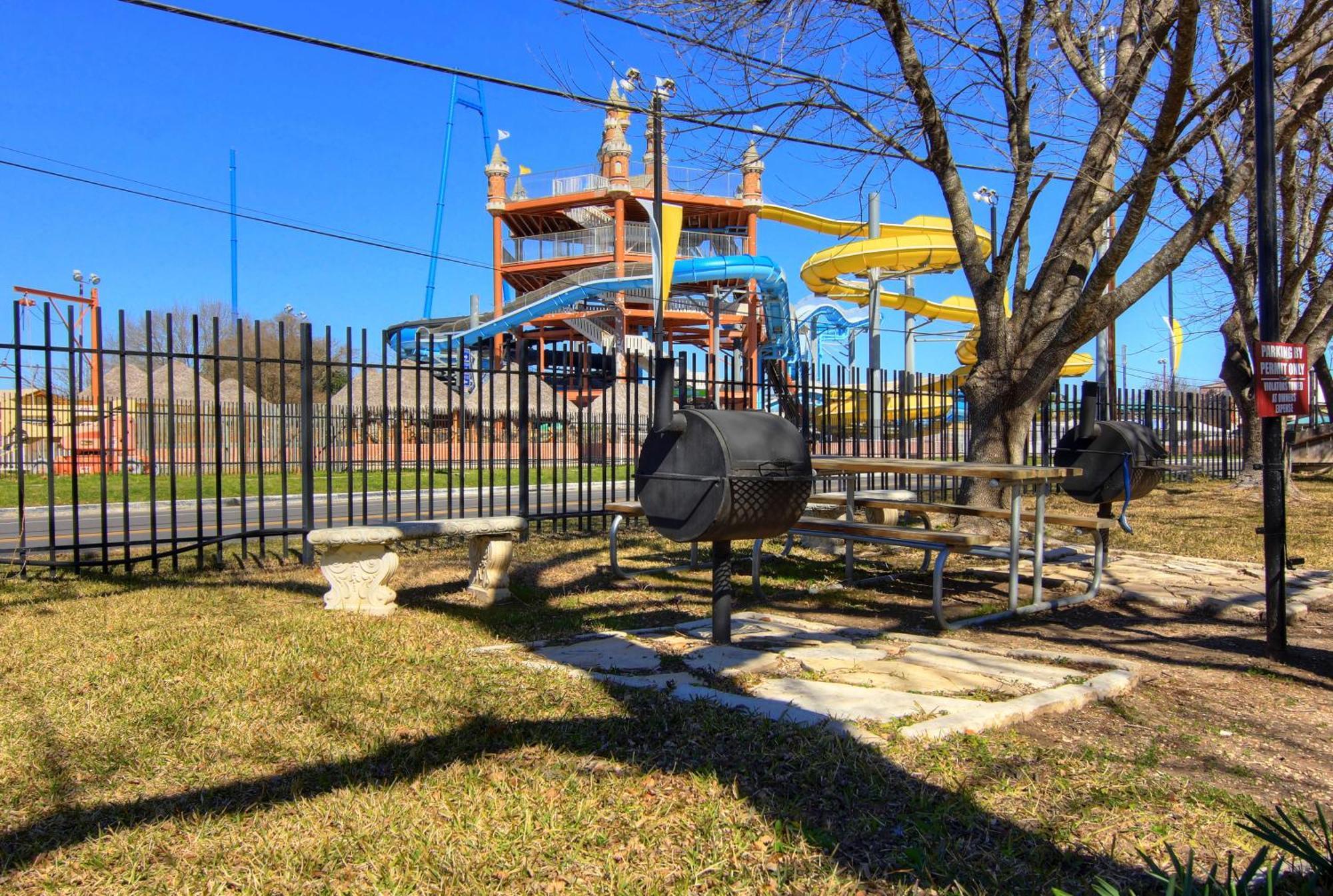 The Iron Cactus Condo On The Comal Cw C102 New Braunfels Exteriör bild