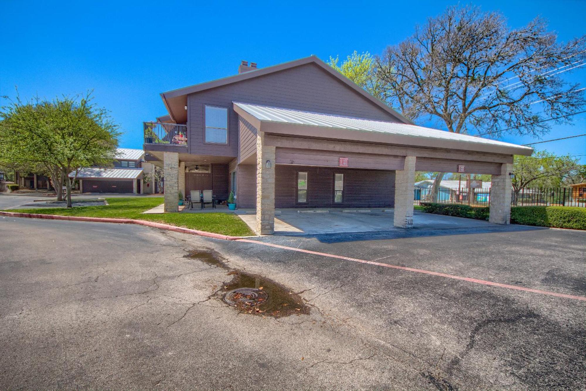 The Iron Cactus Condo On The Comal Cw C102 New Braunfels Exteriör bild