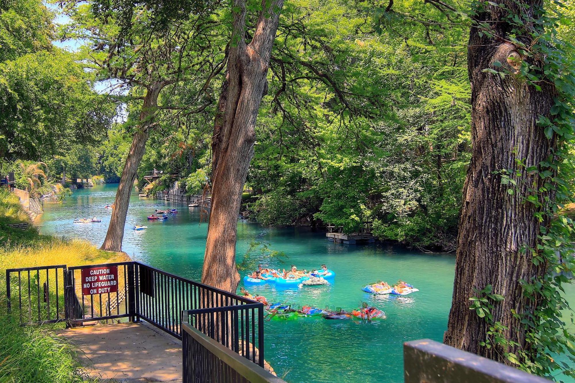 The Iron Cactus Condo On The Comal Cw C102 New Braunfels Exteriör bild