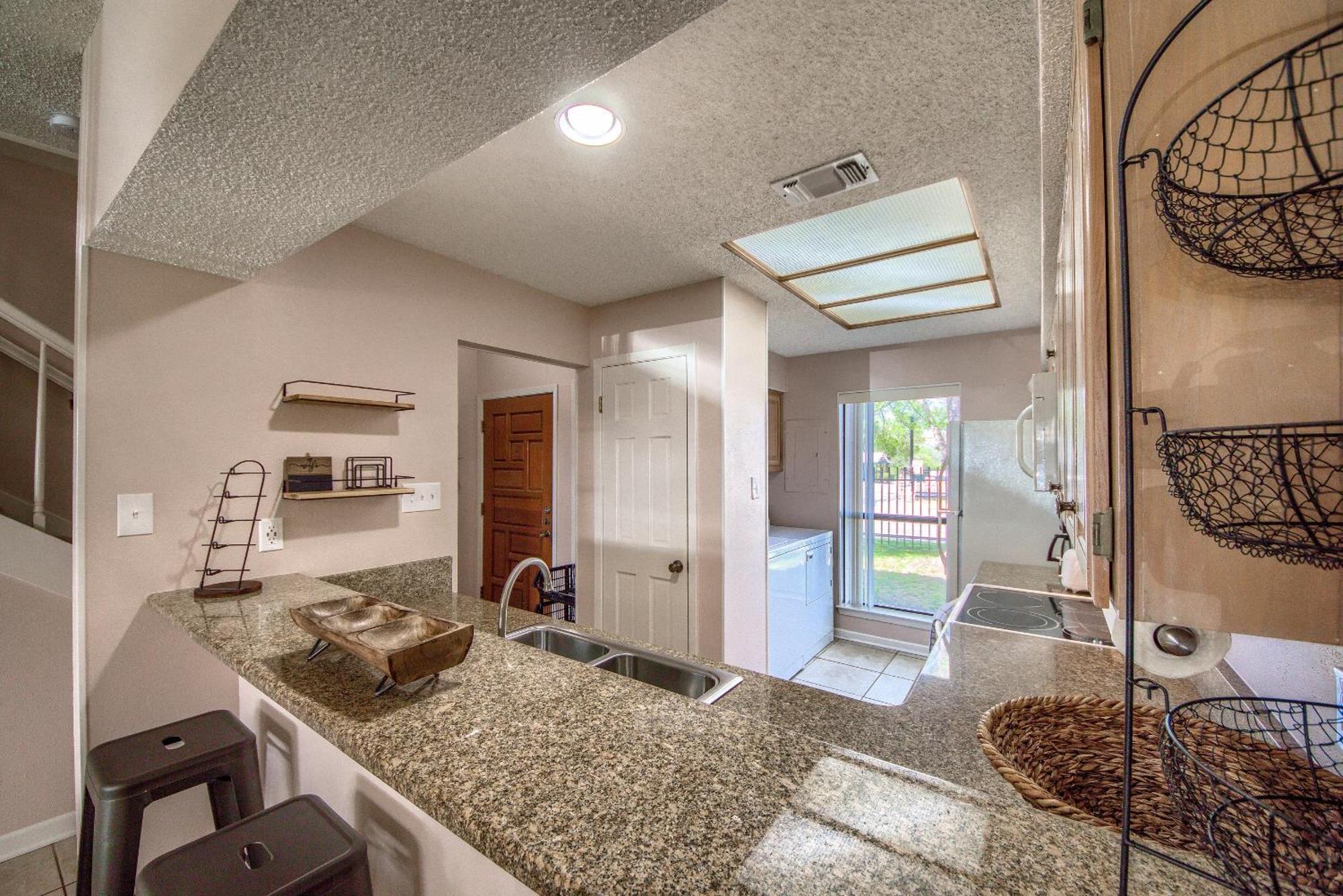 The Iron Cactus Condo On The Comal Cw C102 New Braunfels Exteriör bild