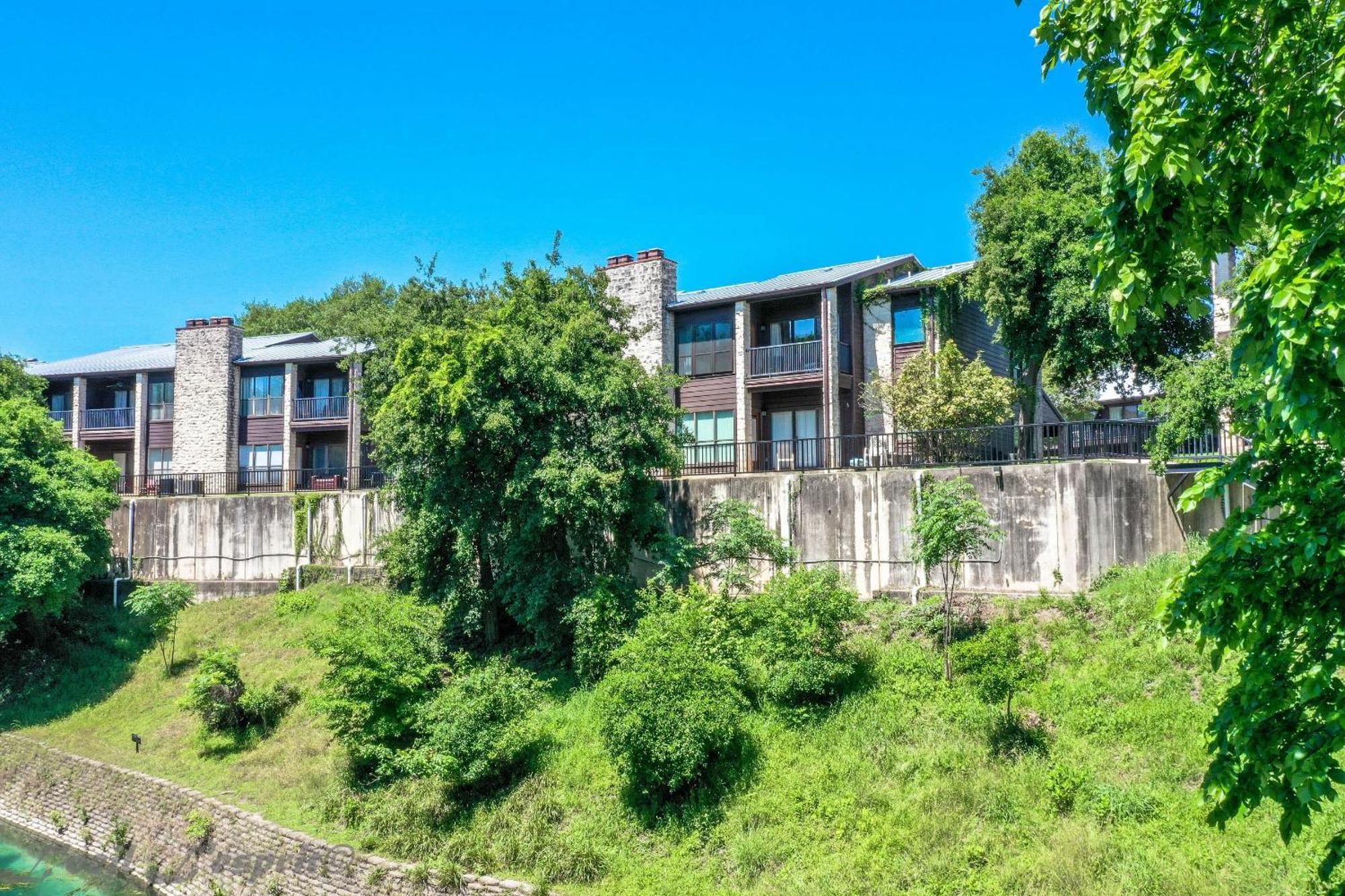 The Iron Cactus Condo On The Comal Cw C102 New Braunfels Exteriör bild